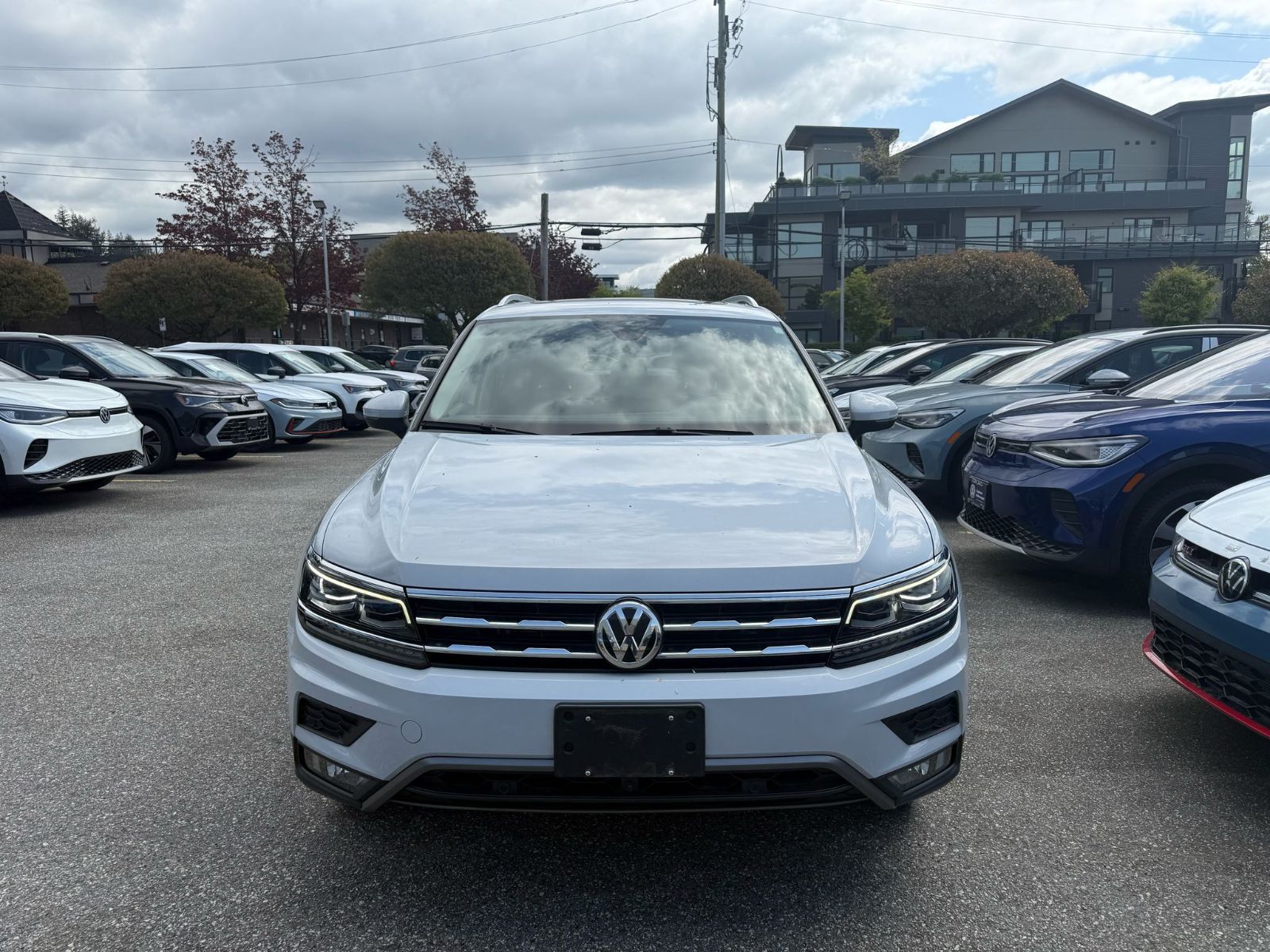 2018 Volkswagen Tiguan Highline 4MOTION 3rd Row Seats + Advanced Driver Assistance Package. Local, Low Km!