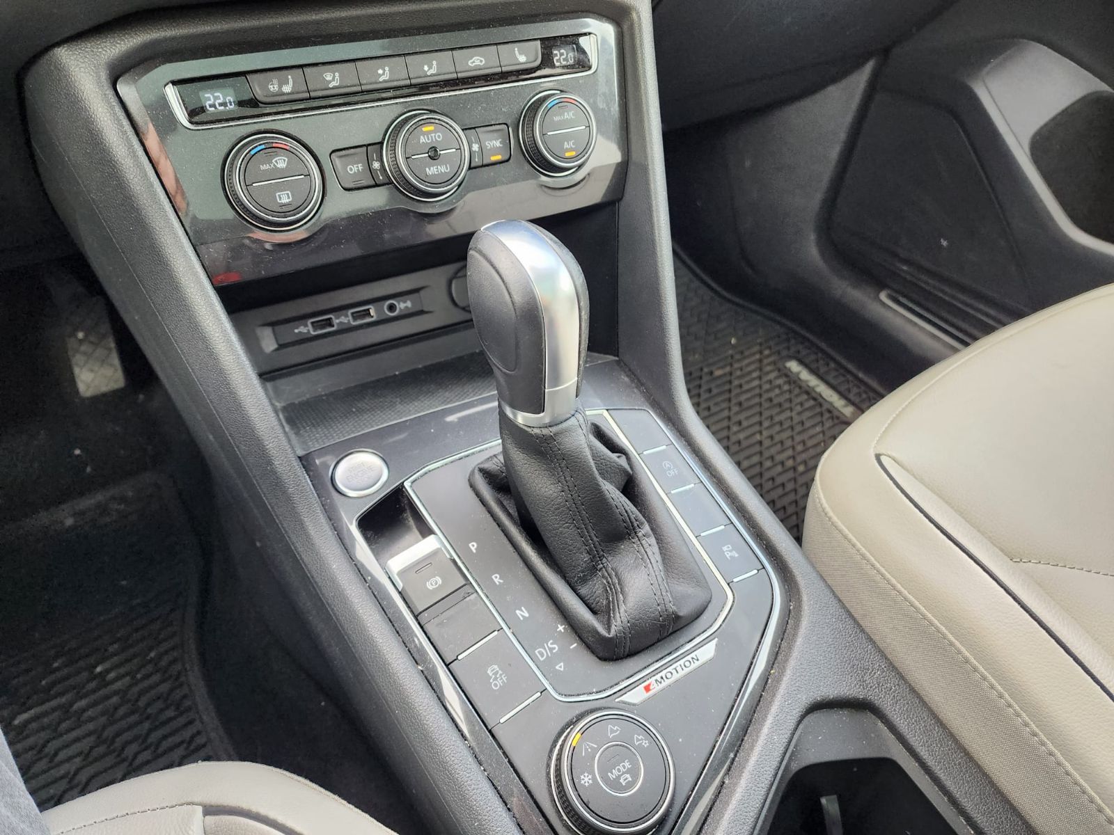 Photo 2018 Volkswagen Tiguan Highline 4MOTION #4