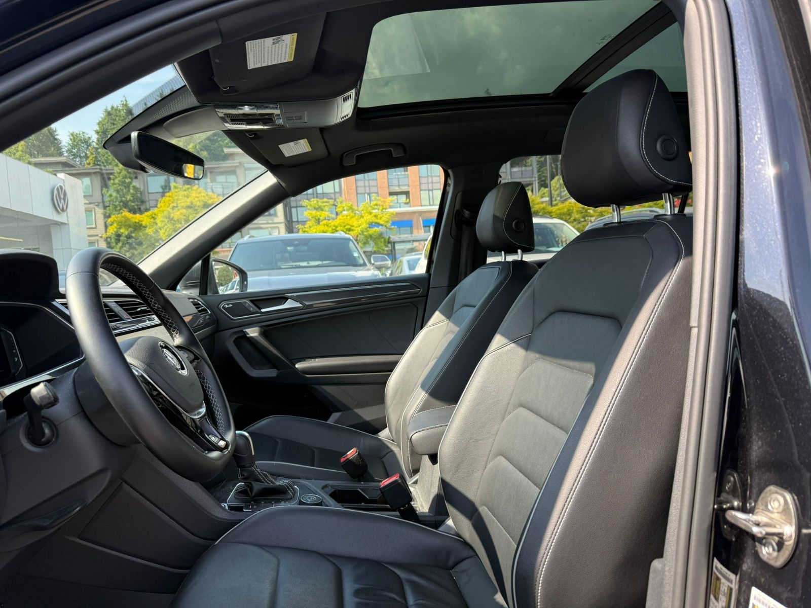 2021 Volkswagen Tiguan Highline R-Line 4MOTION 3rd Row Package | Local, One Owner, No Accidents!