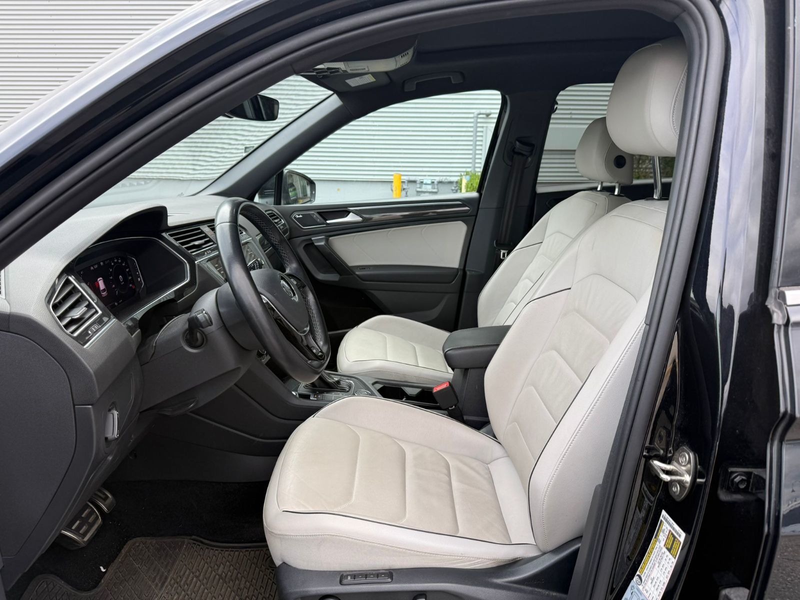 2021 Volkswagen Tiguan Highline Just Arrived! Local, One Owner, Well-Equipped