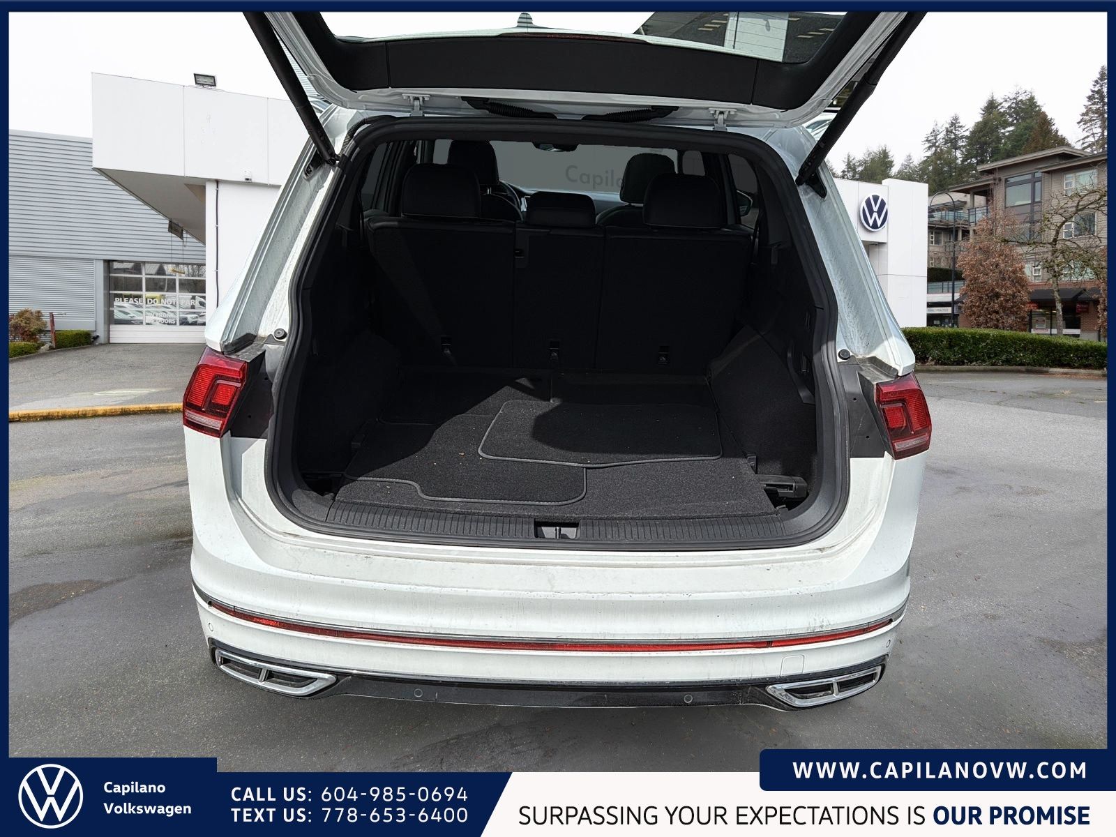 2022 Volkswagen Tiguan Highline R-Line 4MOTION Just Arrived! Local, One Owner, Fully Equipped, Low KM!