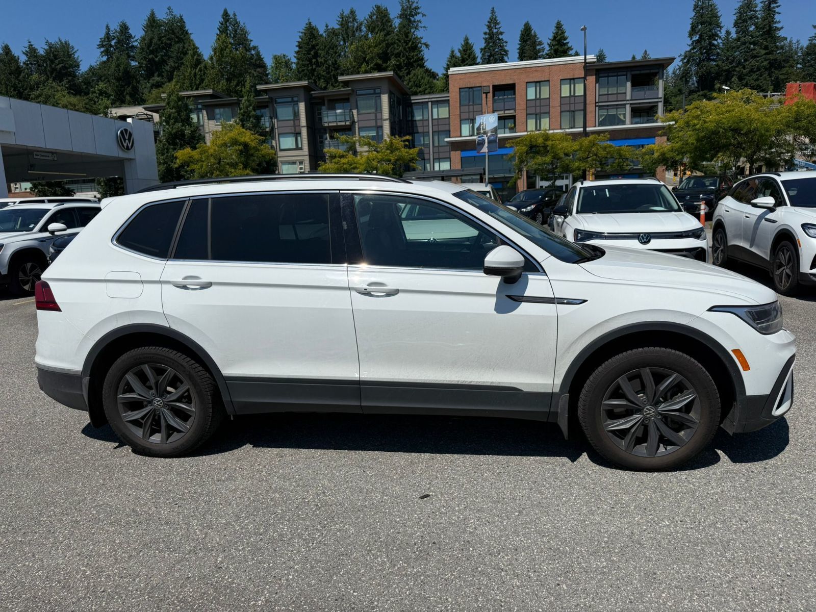 2023 Volkswagen Tiguan Comfortline 4MOTION | Sunroof Package Just Arrived! Local, One Owner Vehicle