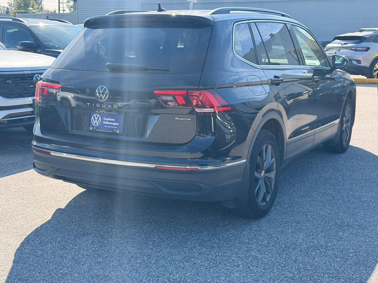 Photo 2023 Volkswagen Tiguan Comfortline | 3rd Row Seats #3