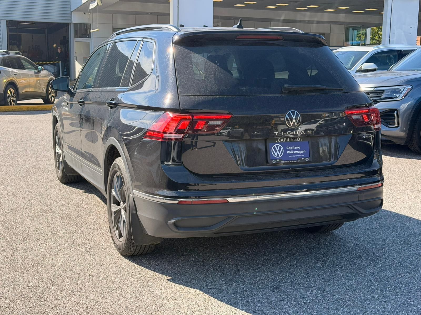 Photo 2023 Volkswagen Tiguan Comfortline | 3rd Row Seats #5