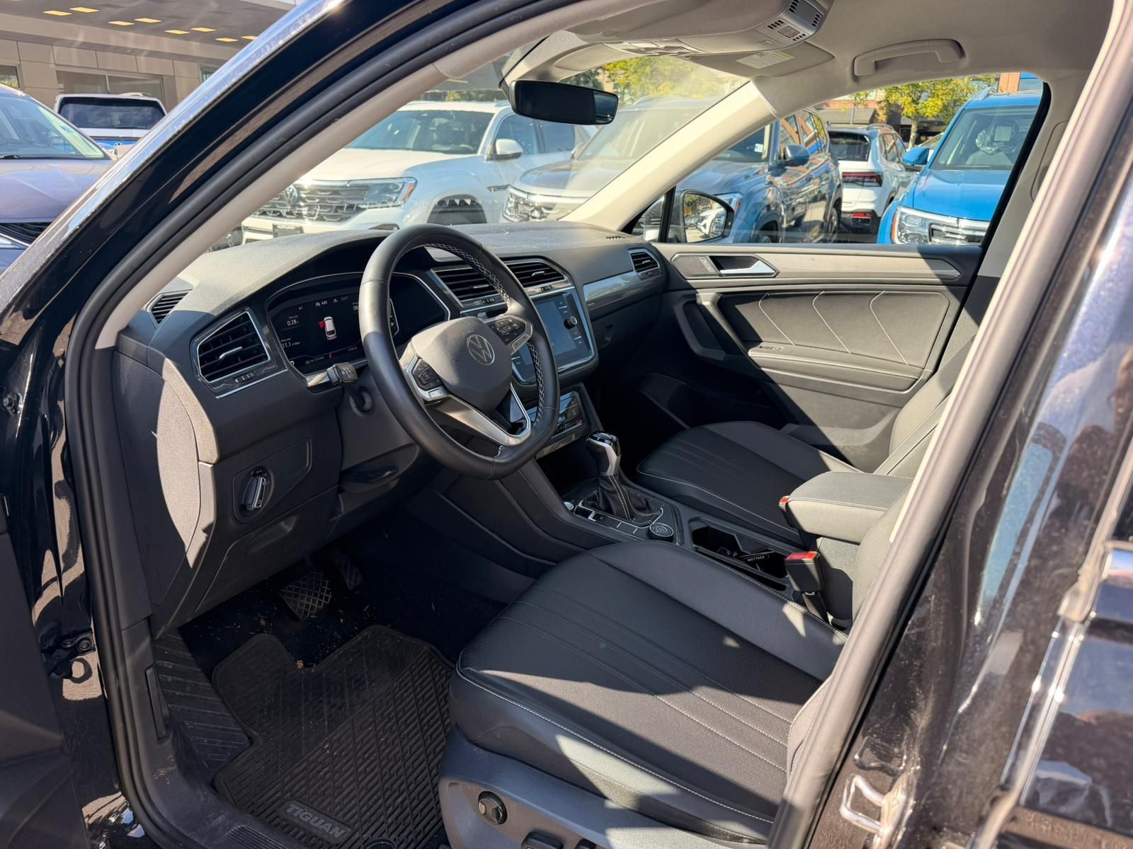 Photo 2023 Volkswagen Tiguan Comfortline | 3rd Row Seats #6