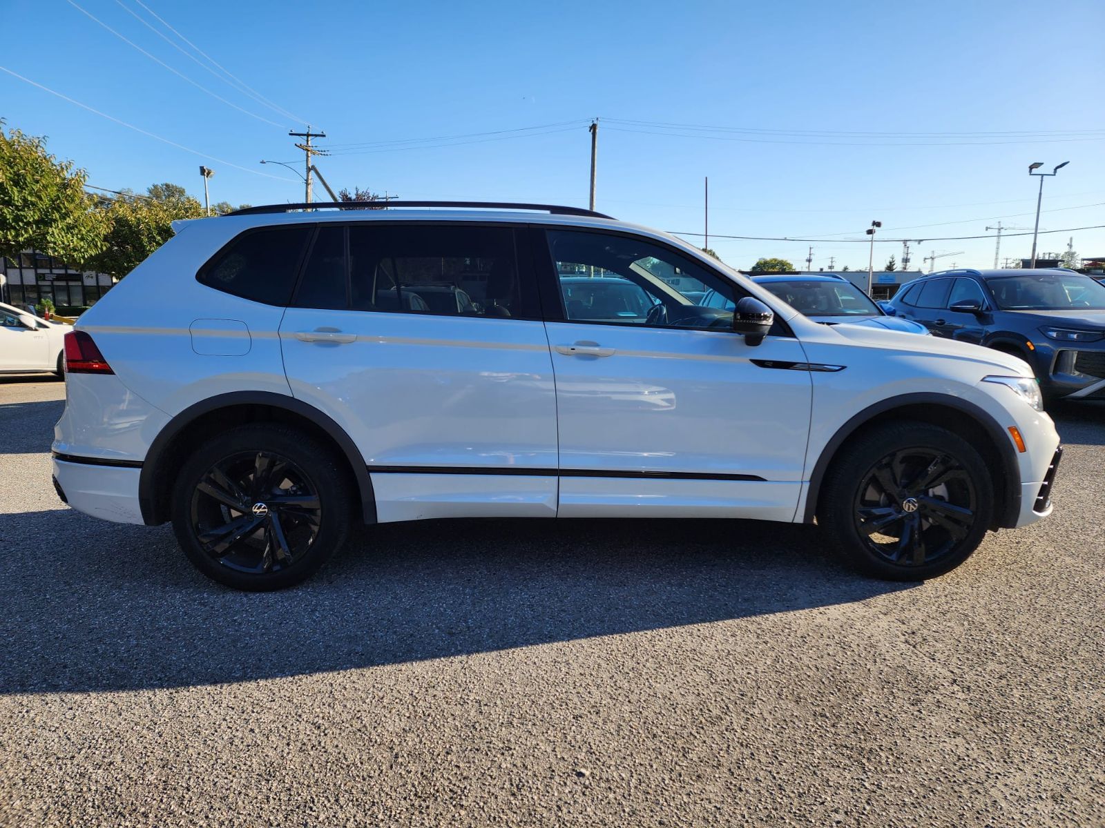 Photo 2023 Volkswagen Tiguan Comfortline R-Line Black Edition #8