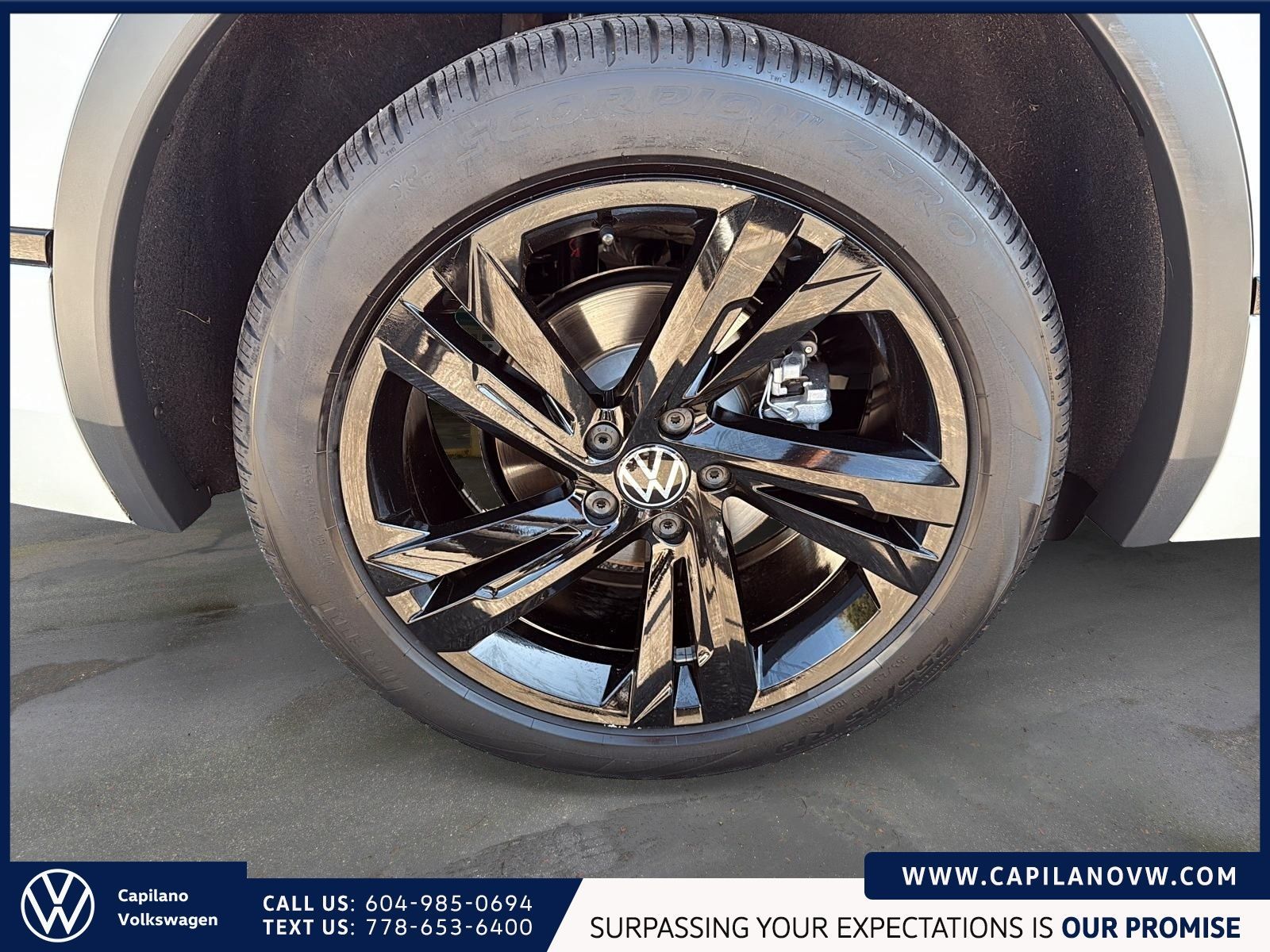 2024 Volkswagen Tiguan Comfortline R-Line Black Just Arrived! Local, One Owner, Low KM