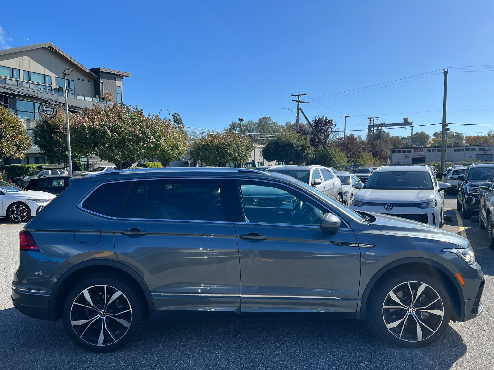 Photo 2024 Volkswagen Tiguan Highline R-Line #2
