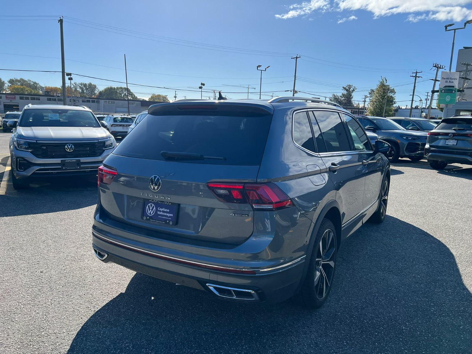 Photo 2024 Volkswagen Tiguan Highline R-Line #3