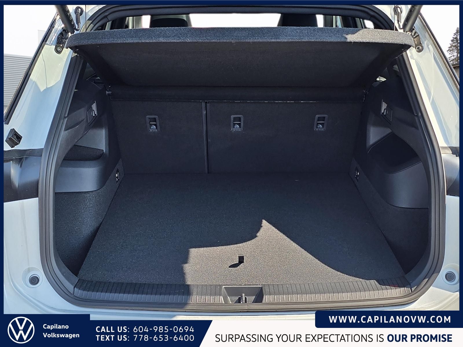 Photo 2026 Volkswagen Tiguan Comfortline R-Line Black Edition #7