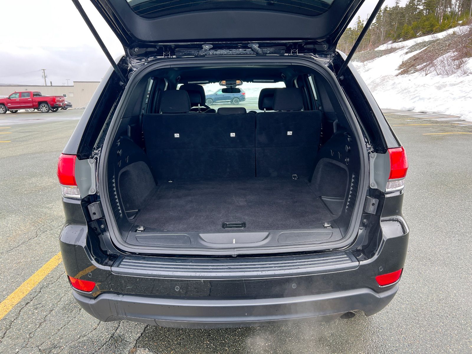 2019 Jeep Grand Cherokee Laredo E-9
