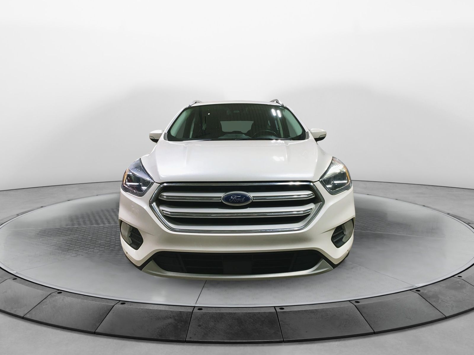 Ford Escape Titanium 2019 — photo 2