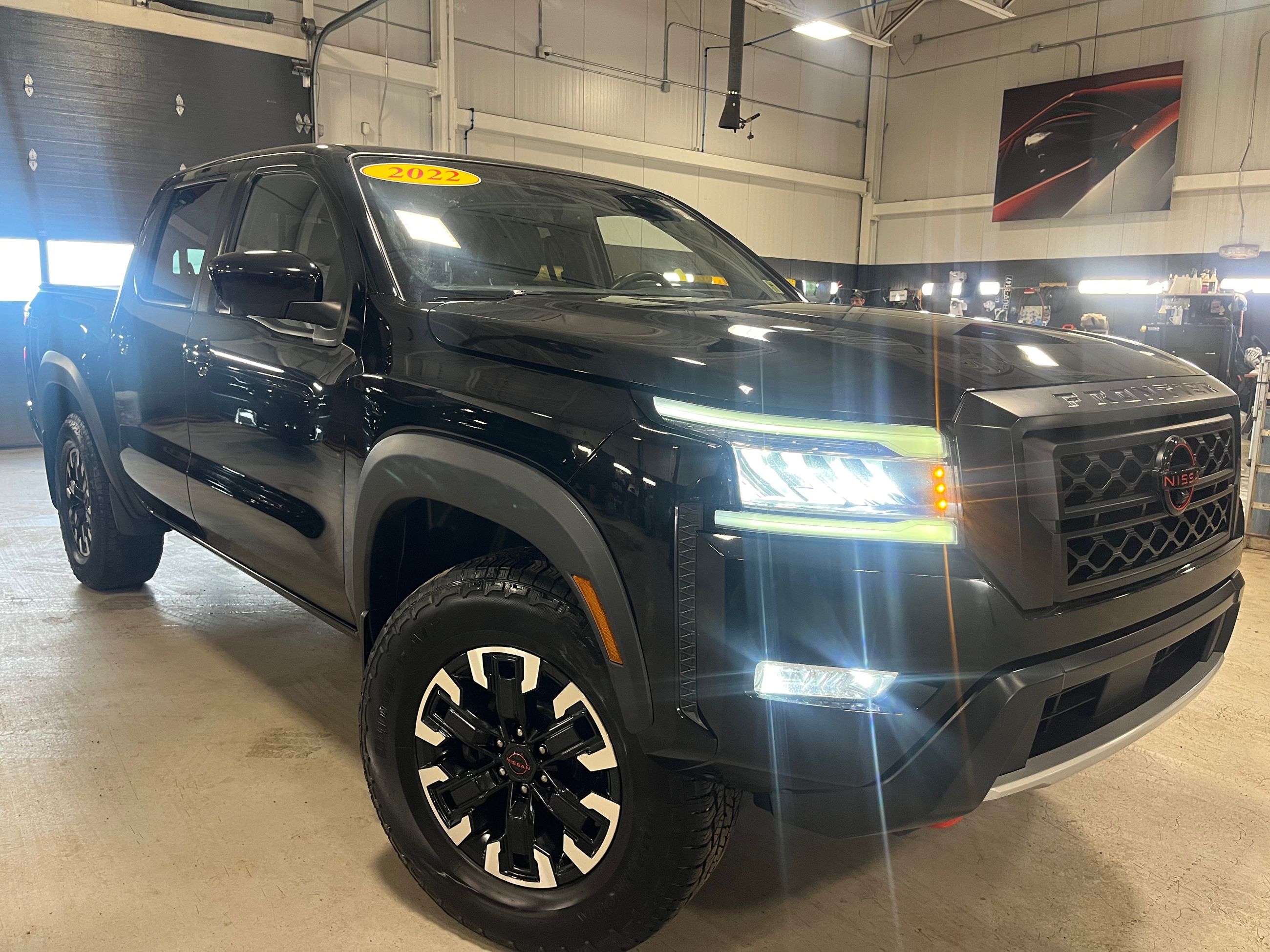2022 Nissan Frontier PRO-4X Luxury Crew Cab 4x4