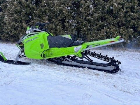 Arctic Cat M8000 162'' 3'' HARDCORE 162'' 3'' DE CRAMPON MACHINE IMPECCABLE 2019