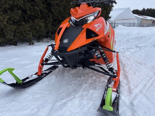 Arctic Cat RIOT X 8000 146 ES MOTONEIGE NEUVE SEULEMENT 1565 KM ETAT IMPECCABLE 2022