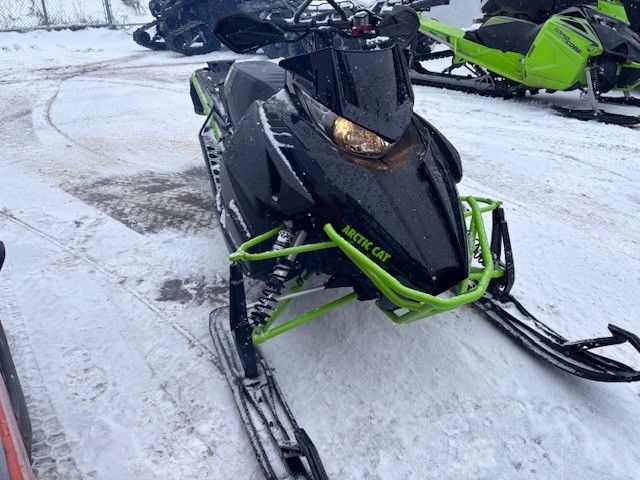 Arctic Cat XF 8000 HIGH COUNTRY 137'' CHENILLE 137'' 1.8'' MACHINE IMPECCABLE 2017