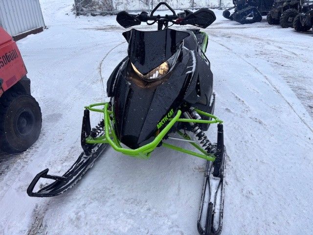 Arctic Cat XF 8000 HIGH COUNTRY 137'' CHENILLE 137'' 1.8'' MACHINE IMPECCABLE 2017