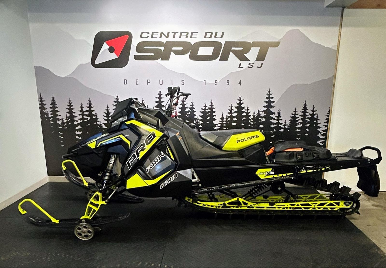 Centre du sport Lac-St-Jean à Alma | Snowmobile Polaris in our 