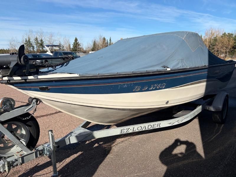 Crestliner CRESTLINER SUPER HAWK 1800  2004