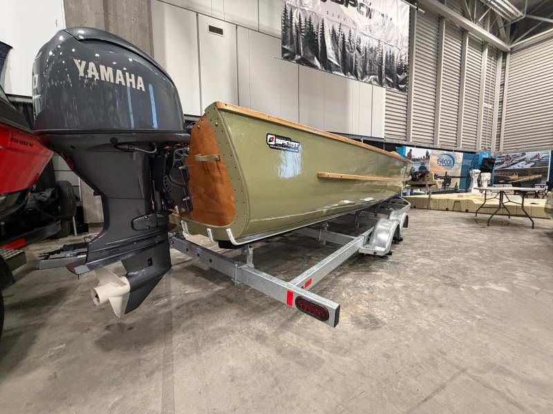 MWAKW FREIGHTER 25' CEDRE BLANC  2026
