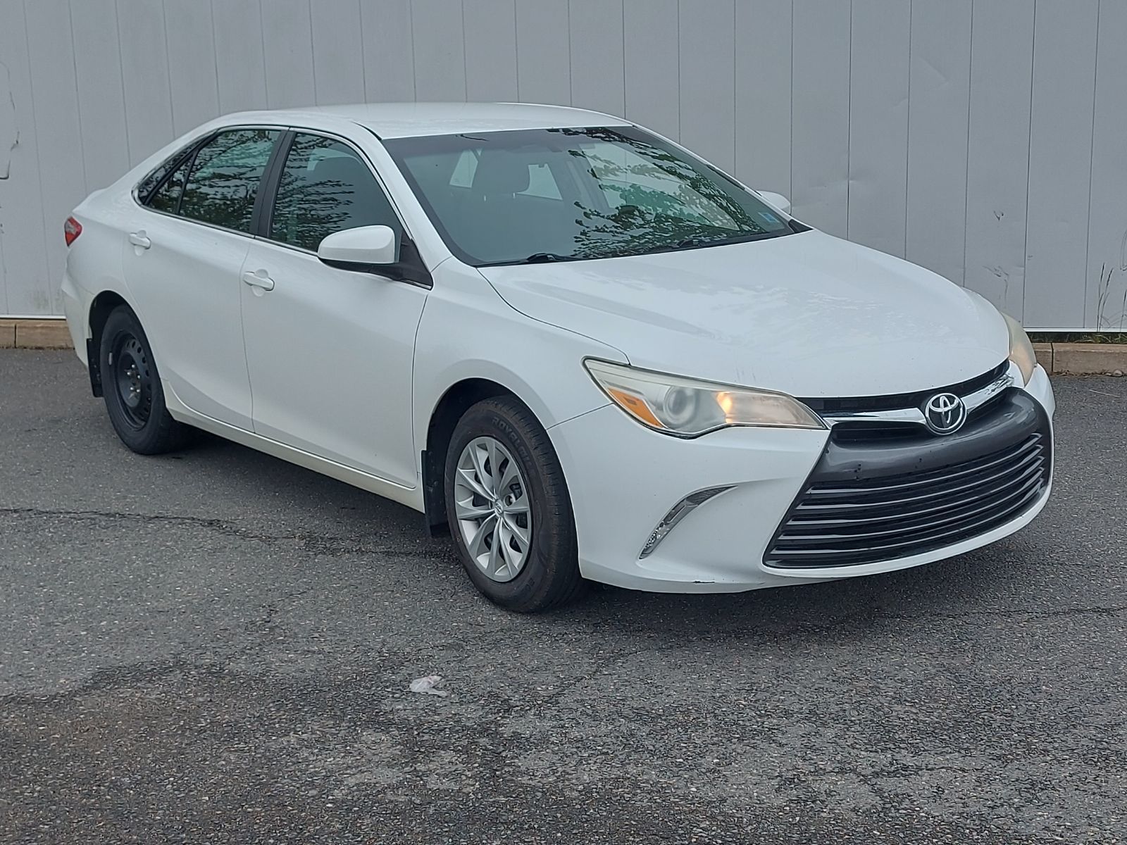 2015 Toyota Camry LE | Cam | USB | Bluetooth | Cruise | Tilt