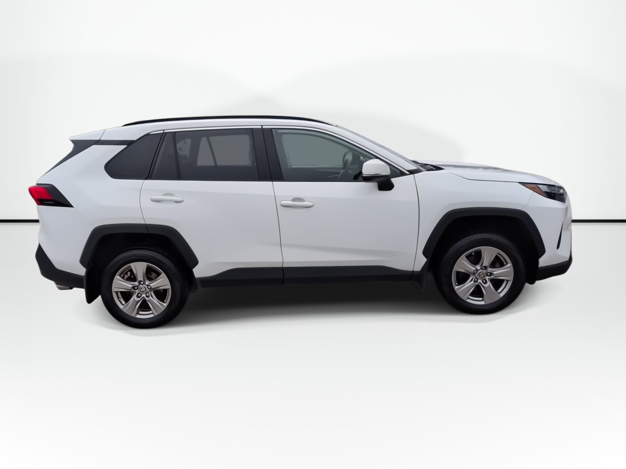 Photo 2022 Toyota RAV4 XLE | Sunroof | Cam | USB | HtdSeats #8
