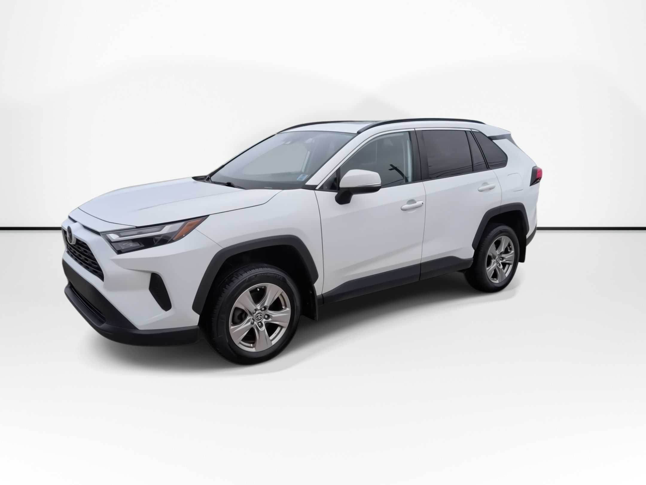 Photo 2022 Toyota RAV4 XLE | Sunroof | Cam | USB | HtdSeats #3