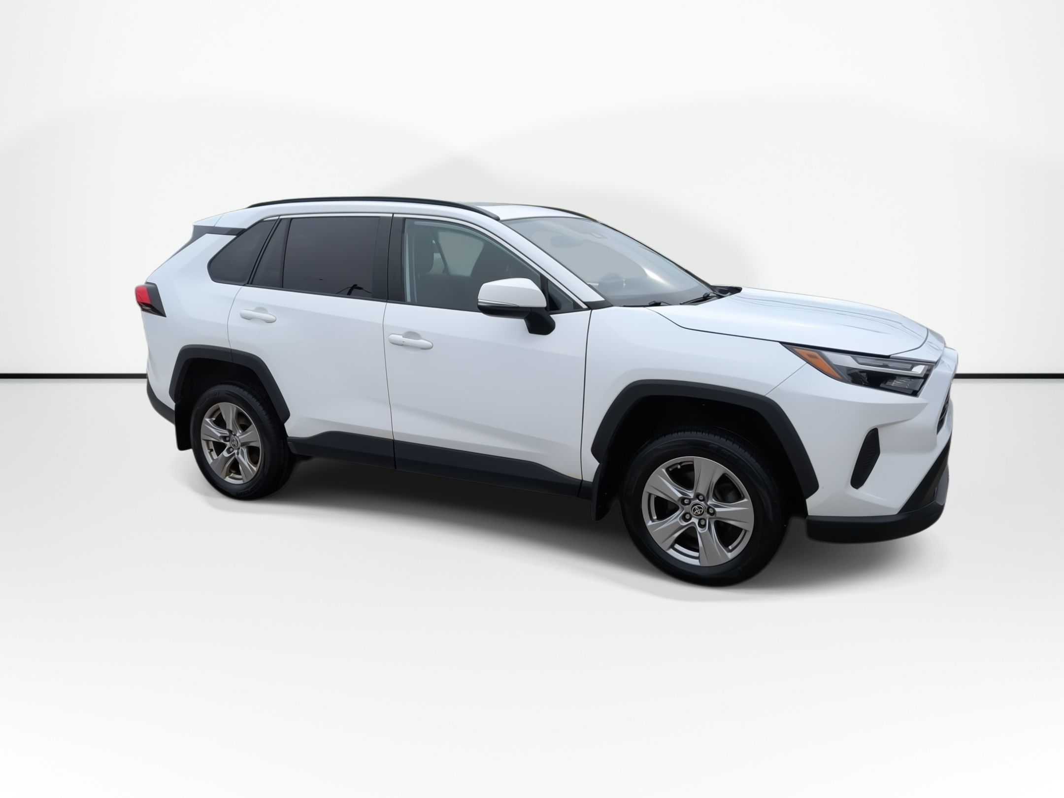 Photo 2022 Toyota RAV4 XLE | Sunroof | Cam | USB | HtdSeats #1