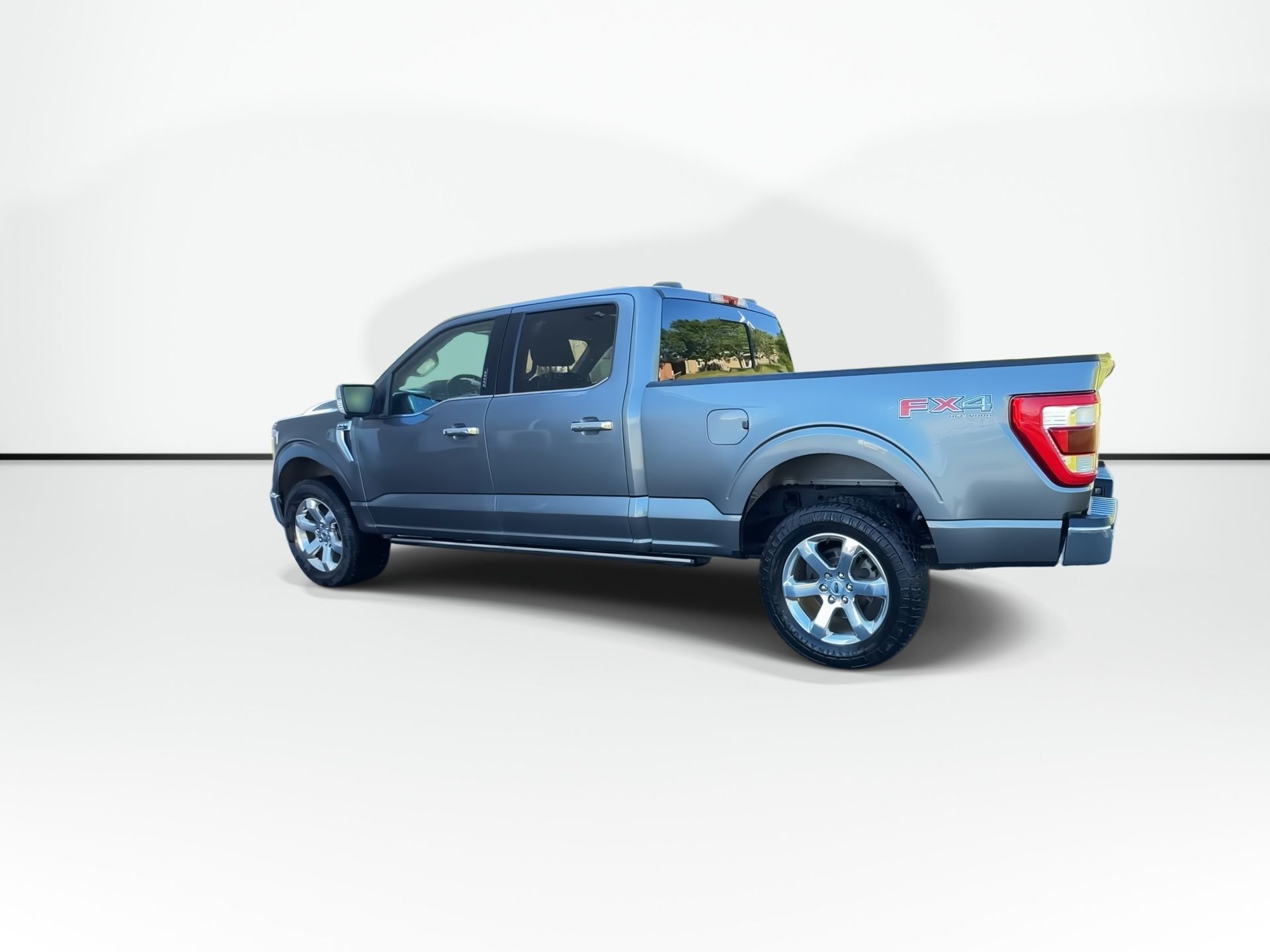 Photo 2022 Ford F-150 LARIAT | V8 | Roof | Lthr | Nav | 360 Cam | USB #6