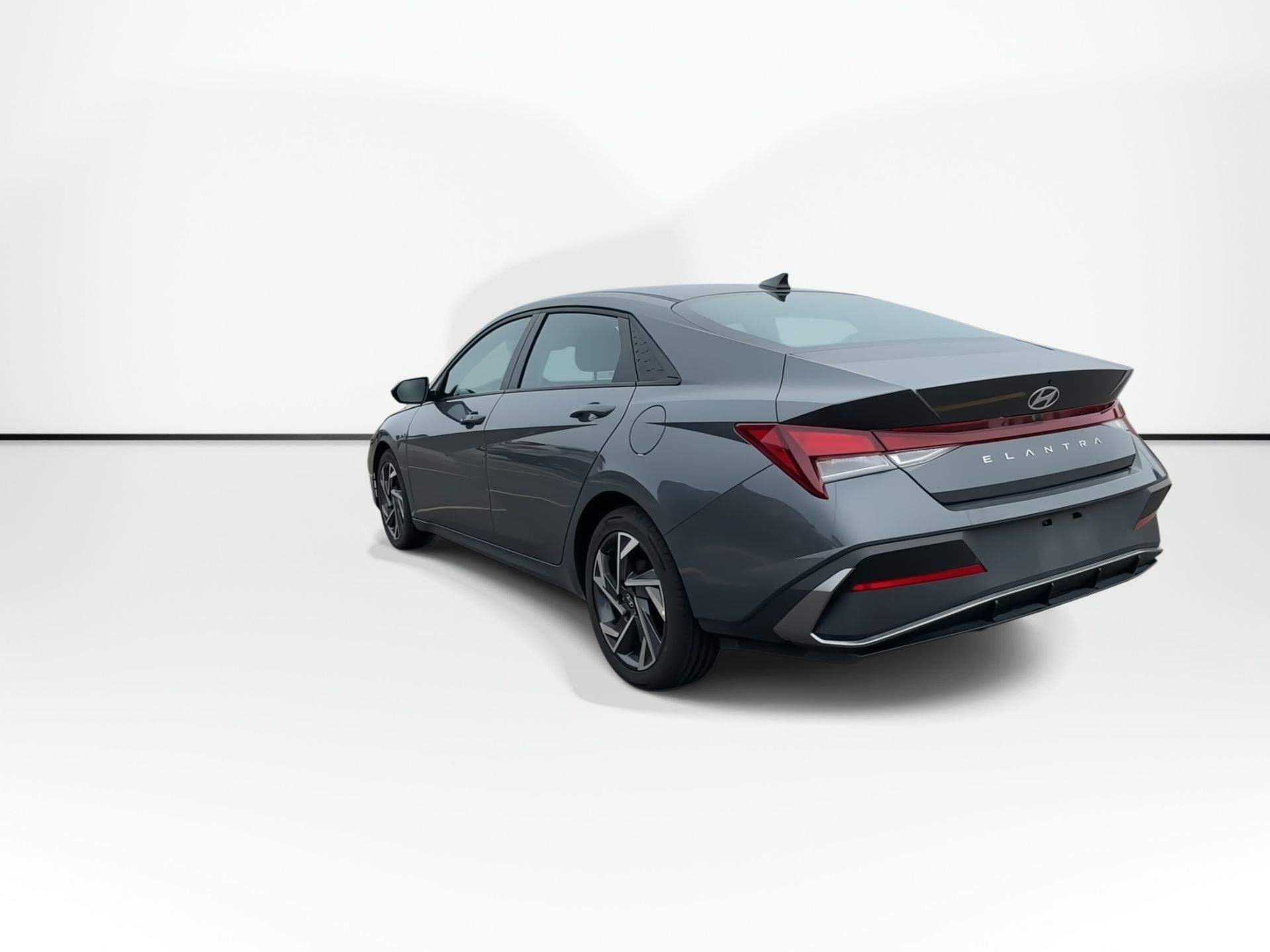 Photo 2025 Hyundai Elantra Preferred | Roof | Tech | Cam | Warranty to 2030 #8