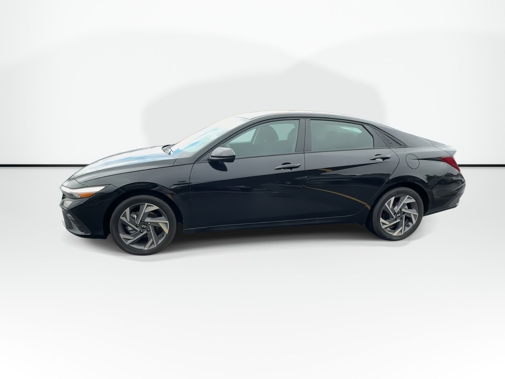 Photo Hyundai Elantra Preferred Tech | Roof | Nav | Warranty to 2030 2026 #7