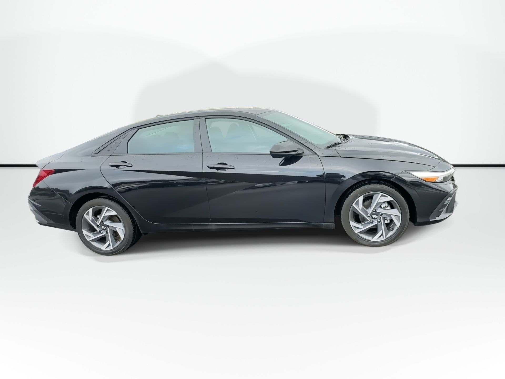 Photo Hyundai Elantra Preferred Tech | Roof | Nav | Warranty to 2030 2026 #4