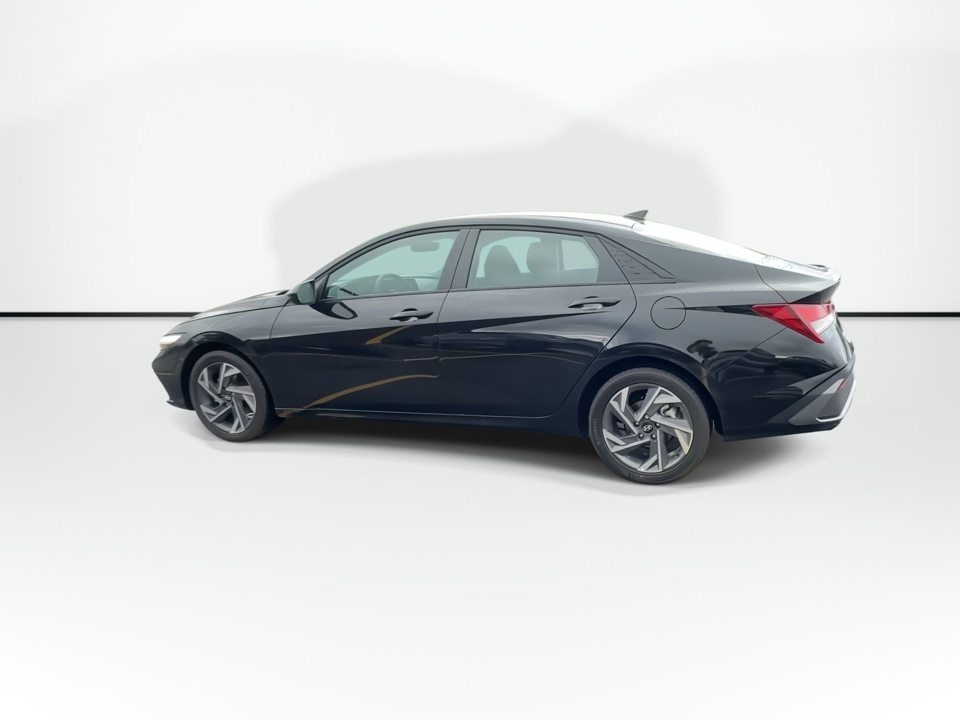 Photo Hyundai Elantra Preferred Tech | Roof | Nav | Warranty to 2030 2026 #8