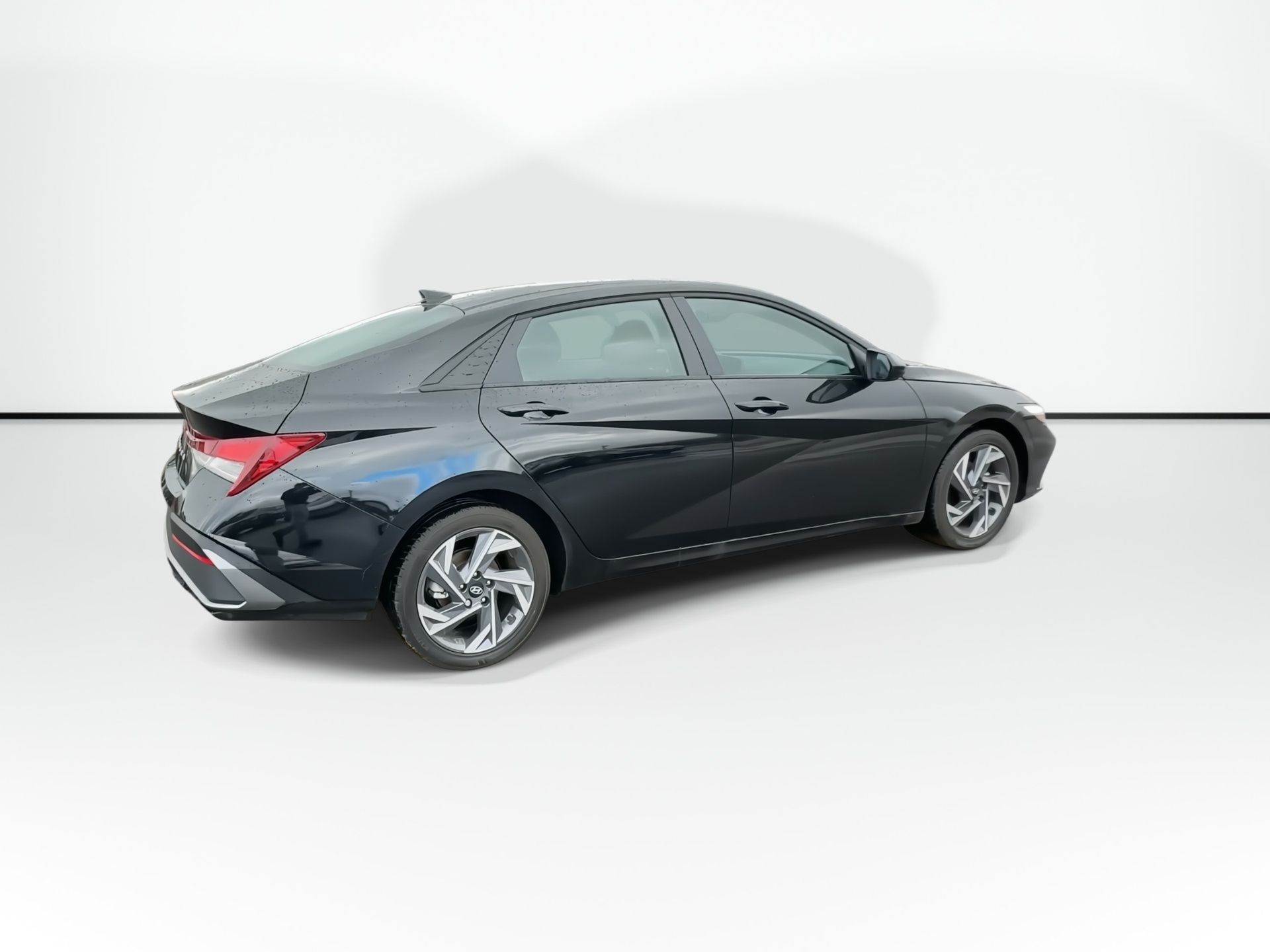 Photo Hyundai Elantra Preferred Tech | Roof | Nav | Warranty to 2030 2026 #3