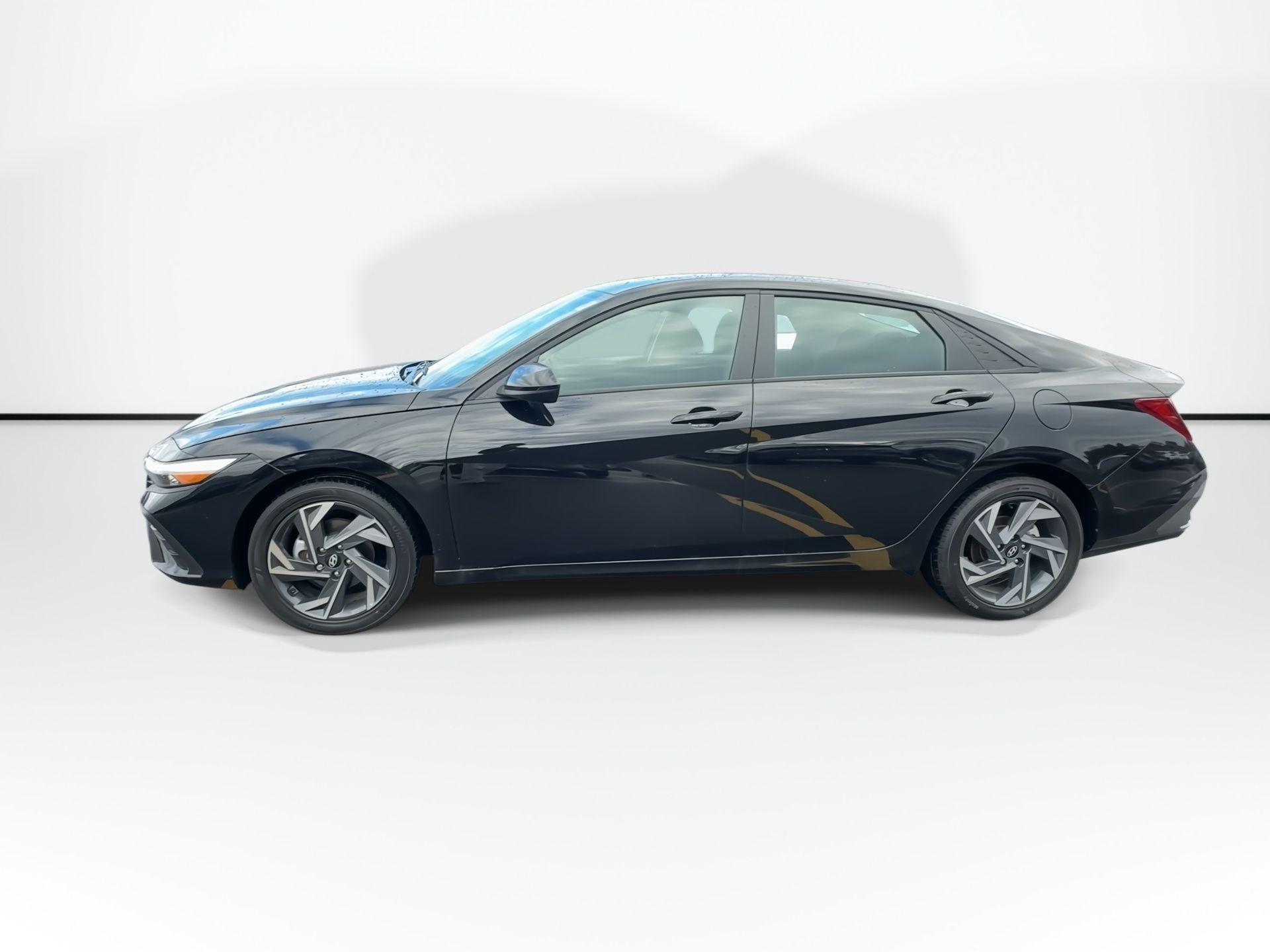 Photo 2026 Hyundai Elantra Preferred Tech | Roof | Nav | Warranty to 2031 #2
