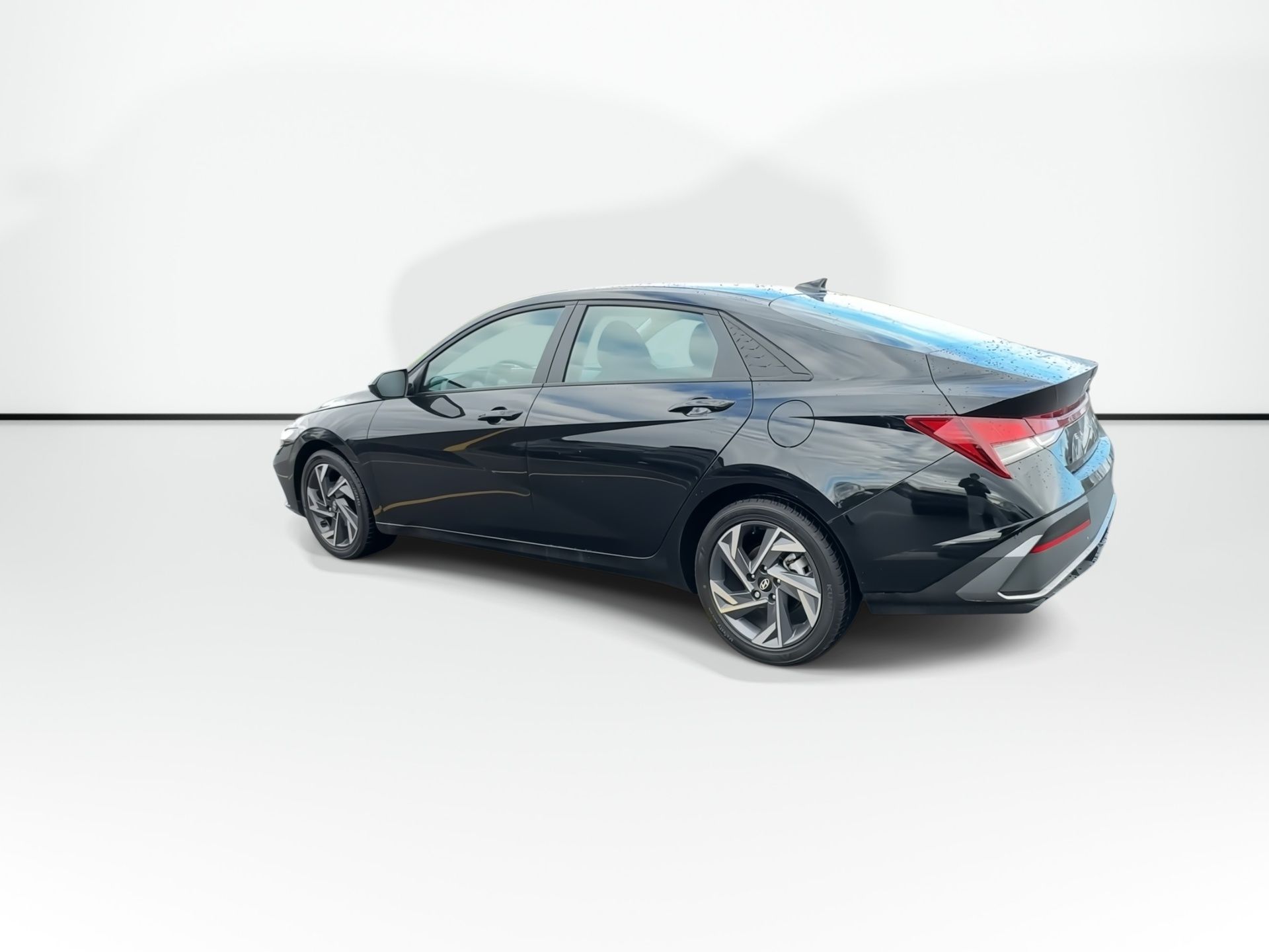 Photo 2026 Hyundai Elantra Preferred Tech | Roof | Nav | Warranty to 2031 #3