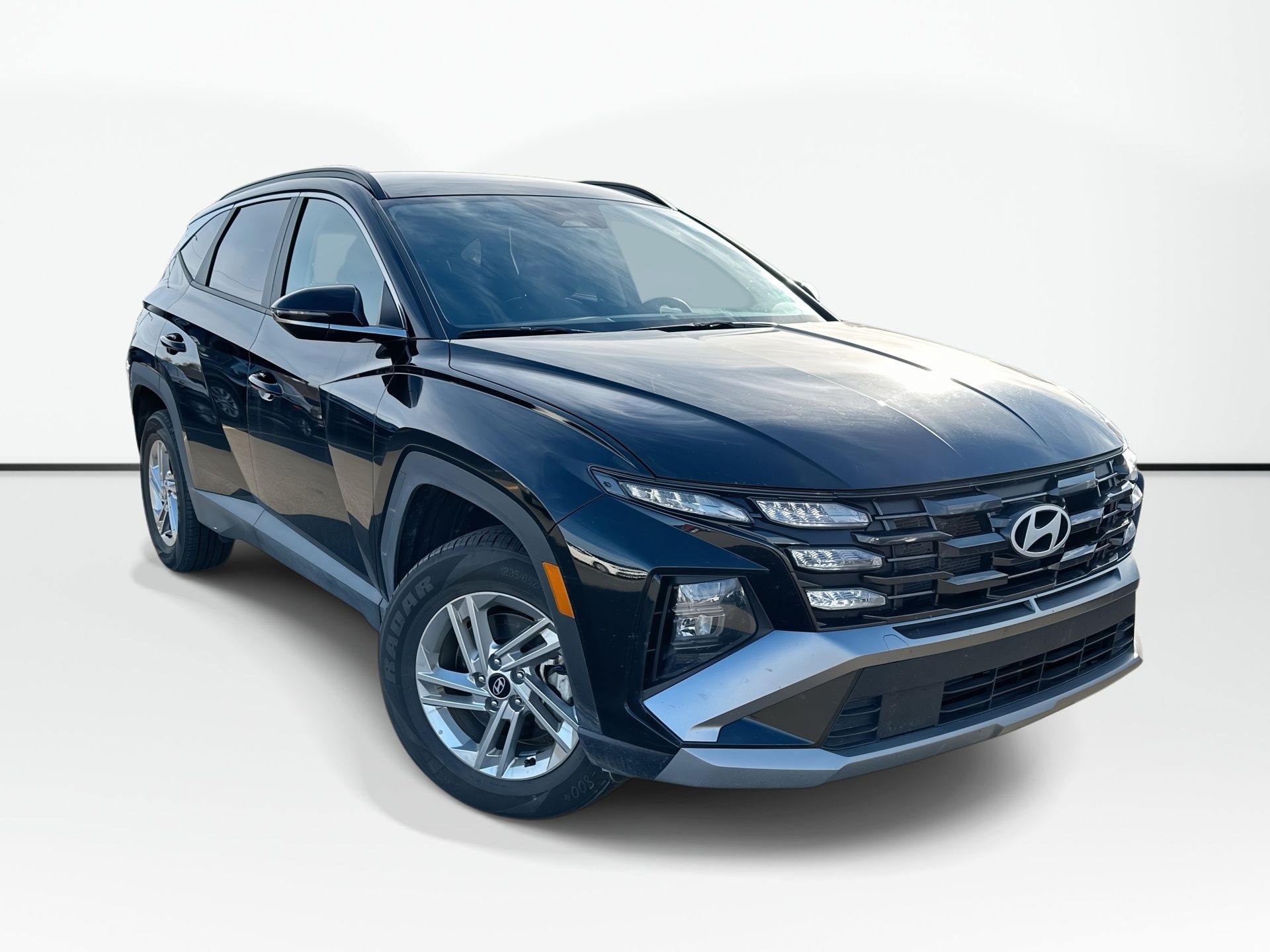 Photo 2026 Hyundai Tucson Preferred | Htd Whl | Keyless | Warranty to 2030 #1
