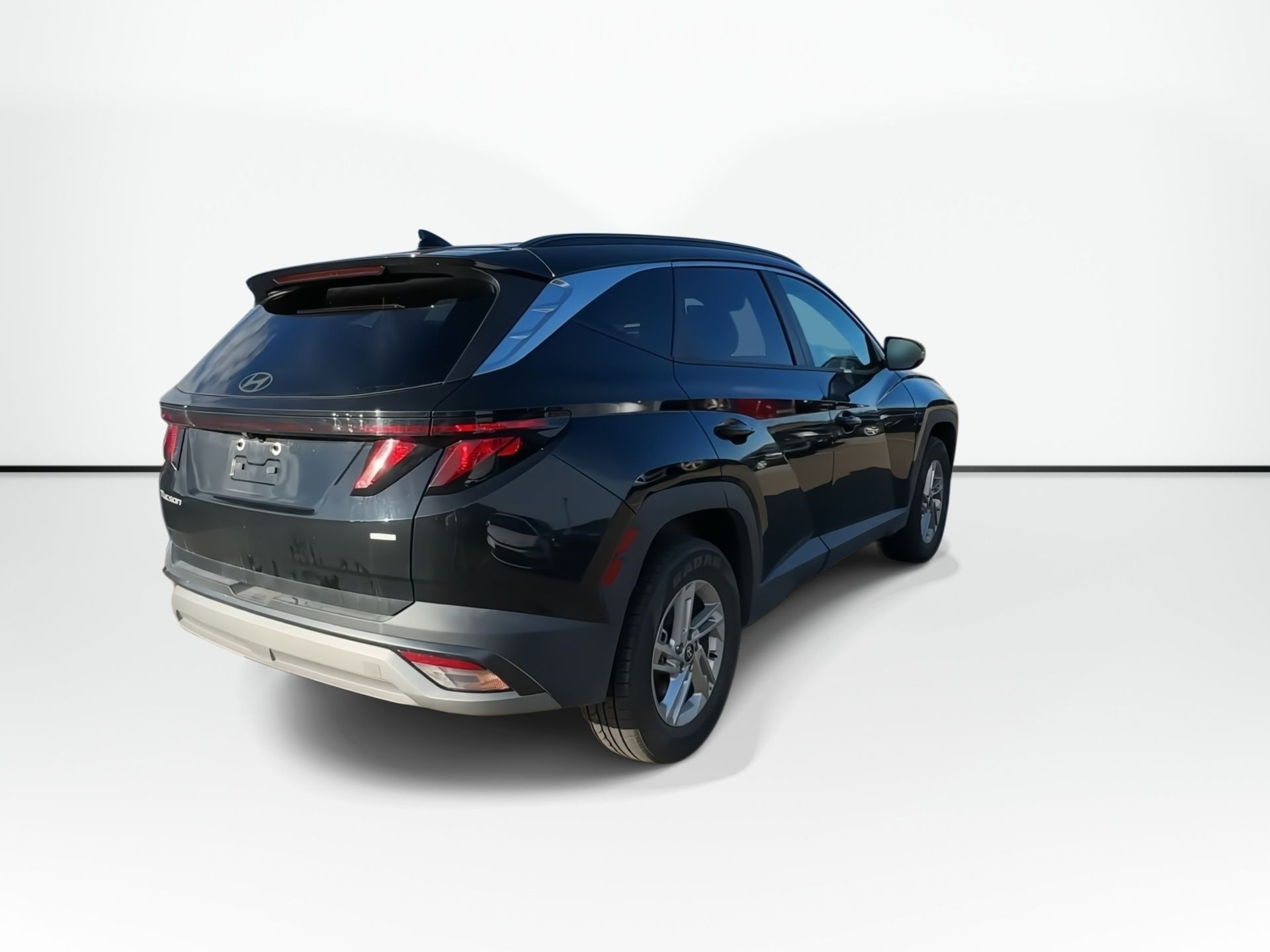 Photo 2026 Hyundai Tucson Preferred | Htd Whl | Keyless | Warranty to 2030 #5
