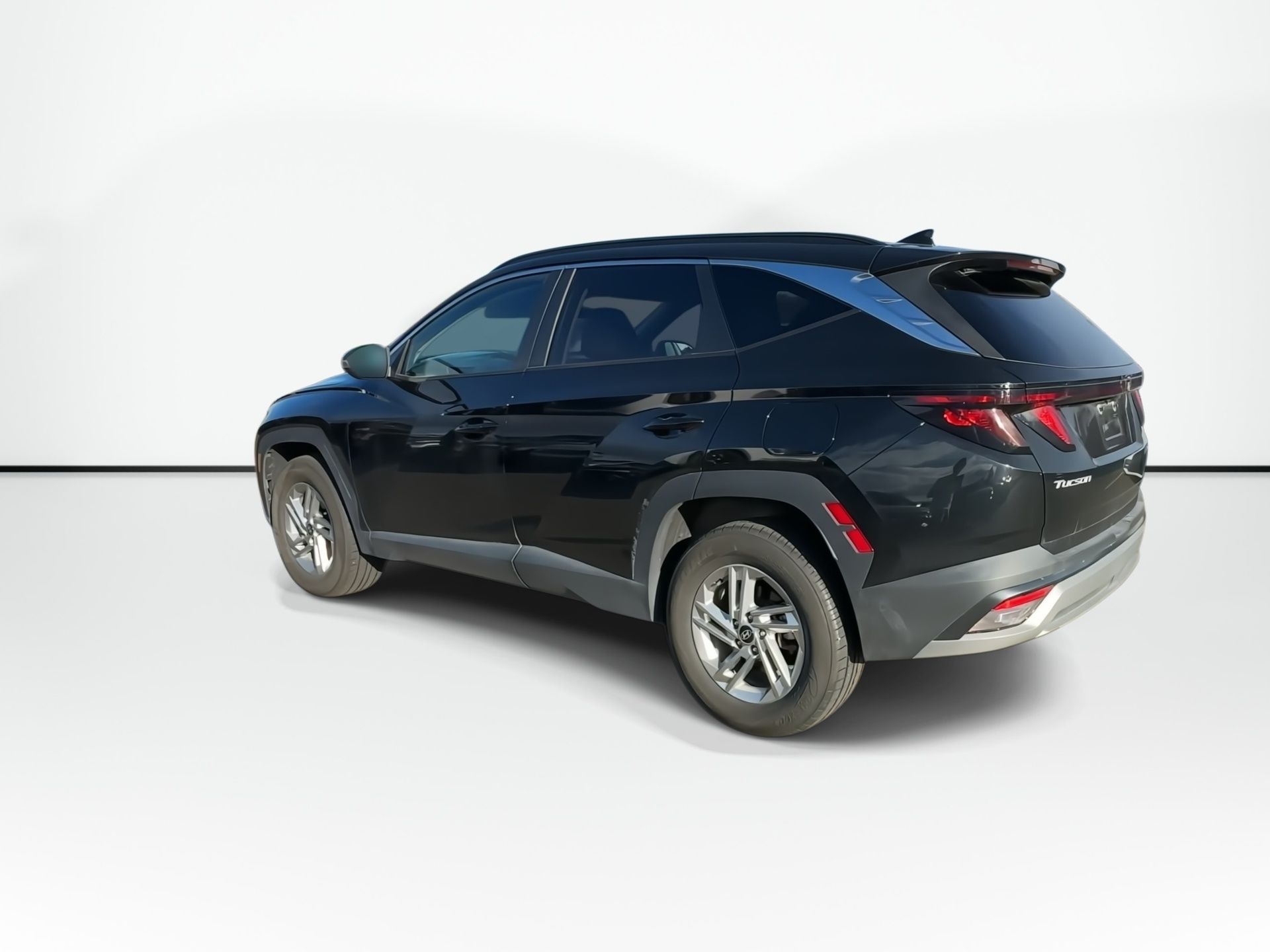 Photo 2026 Hyundai Tucson Preferred | Htd Whl | Keyless | Warranty to 2030 #3