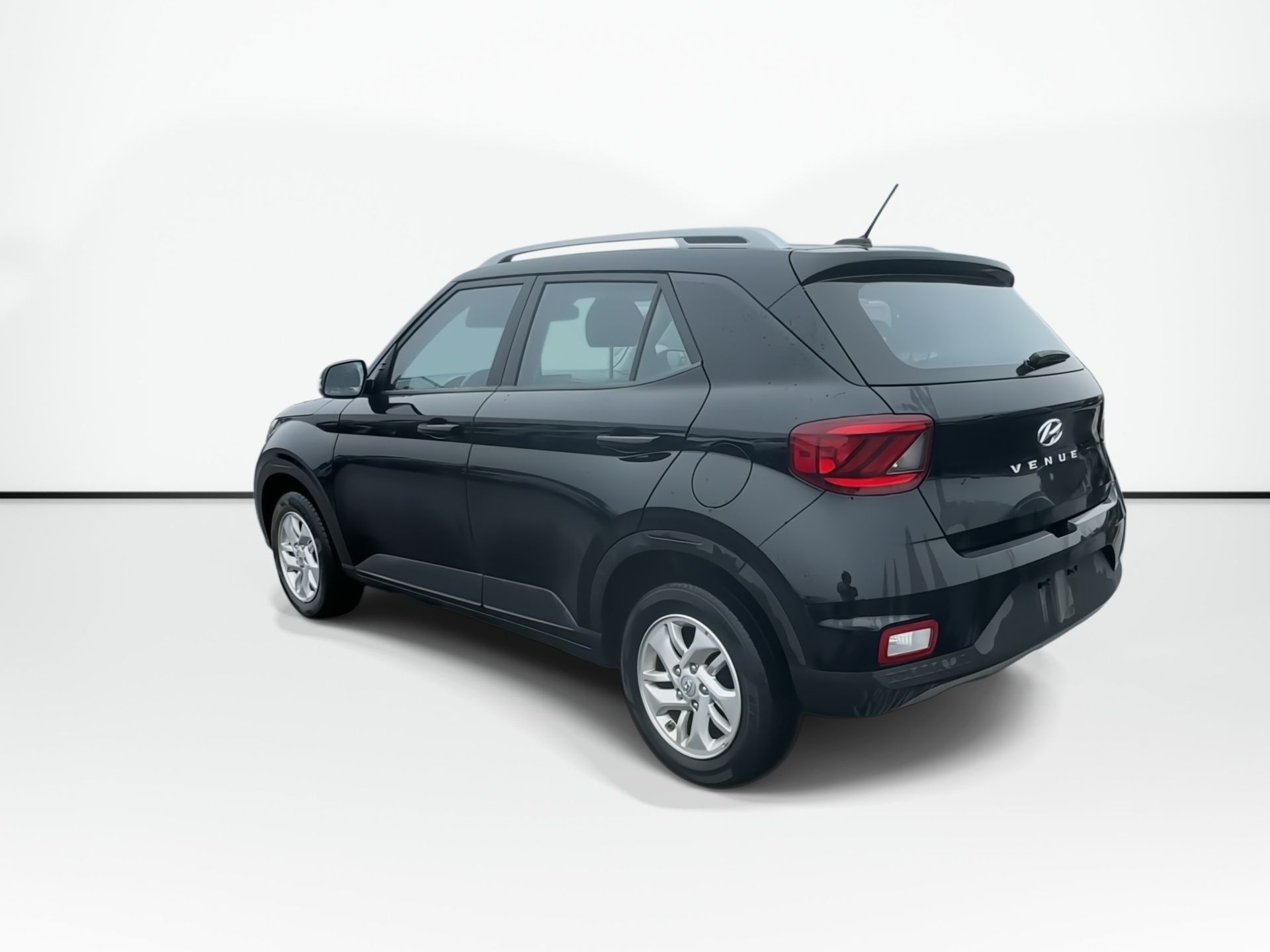 Photo 2025 Hyundai Venue Preferred | Htd Sts | Keyless | Warranty to 2030 #8