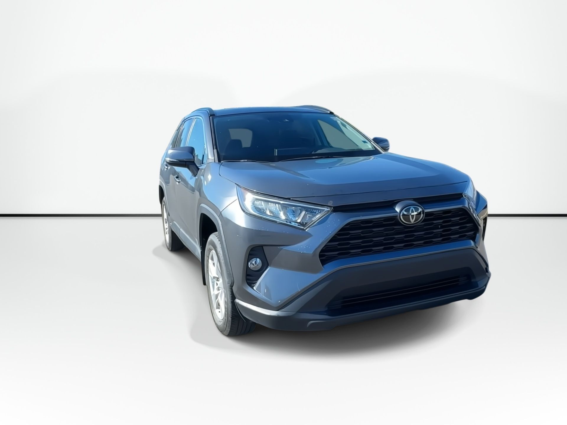 Photo 2021 Toyota RAV4 XLE | Roof | HtdSeat | Cam | Bluetooth | USB #3