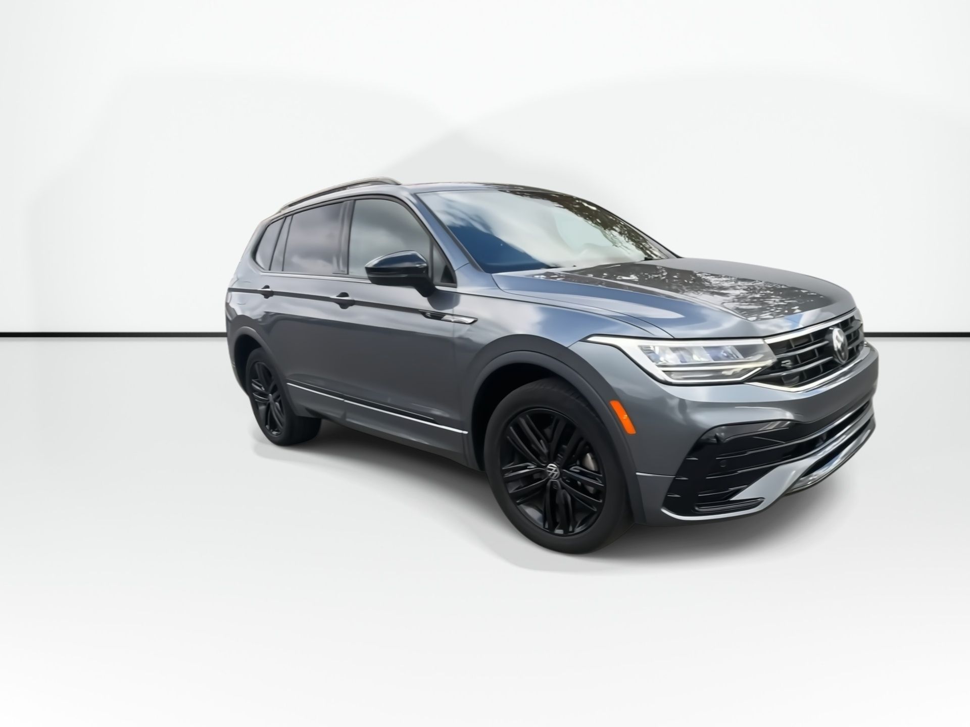 Photo Volkswagen Tiguan R-Line Black Edition | Leather | Roof | HtdSeats 2022 #2