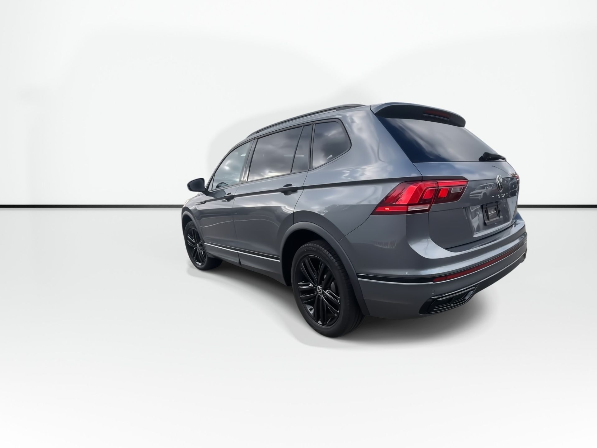 Photo Volkswagen Tiguan R-Line Black Edition | Leather | Roof | HtdSeats 2022 #6