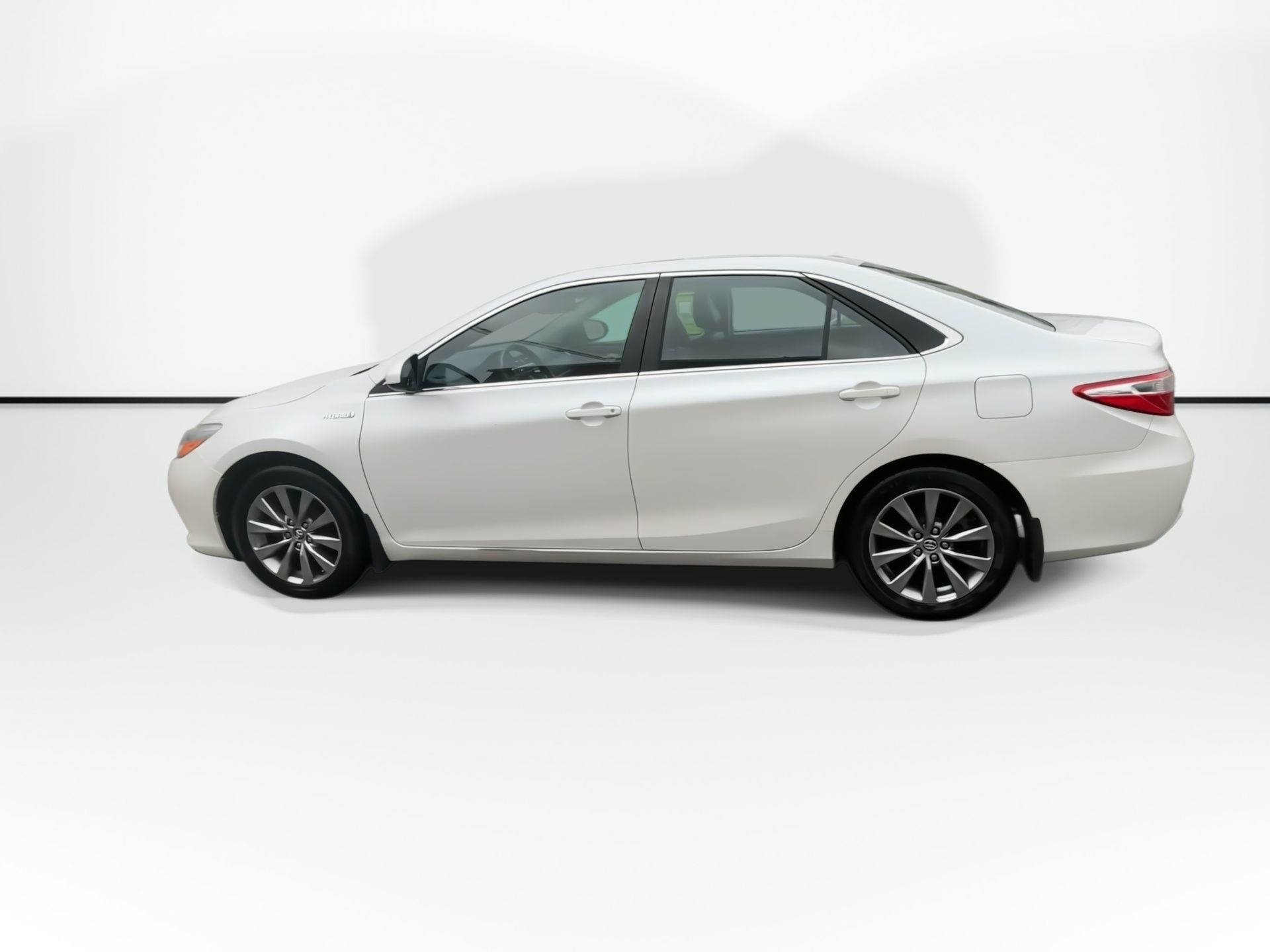 Photo 2017 Toyota Camry Hybrid XLE | HEV | Leather | Roof | Nav #5