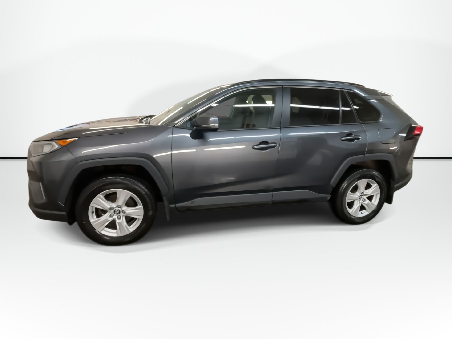 Photo 2021 Toyota RAV4 XLE #5