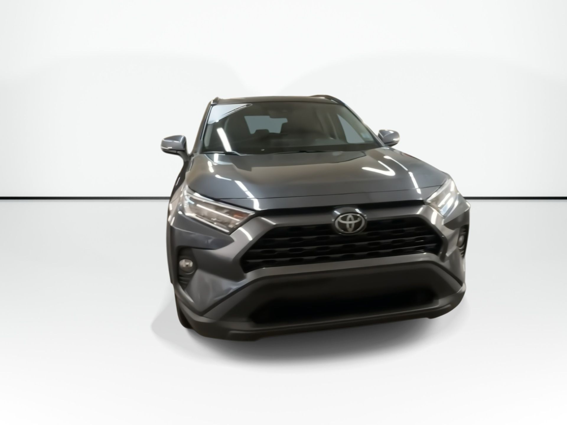 Photo 2021 Toyota RAV4 XLE #3
