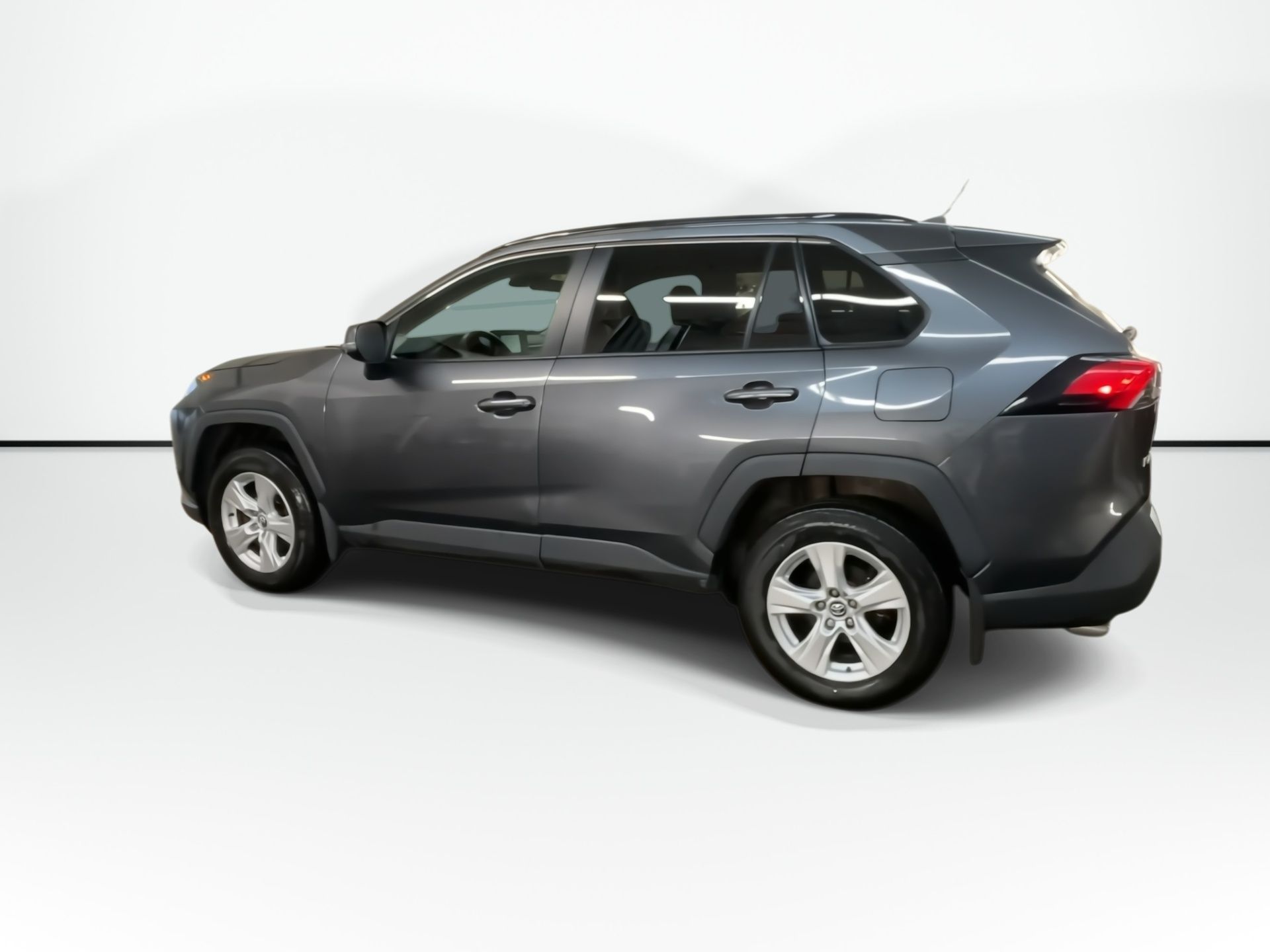 Photo 2021 Toyota RAV4 XLE #6