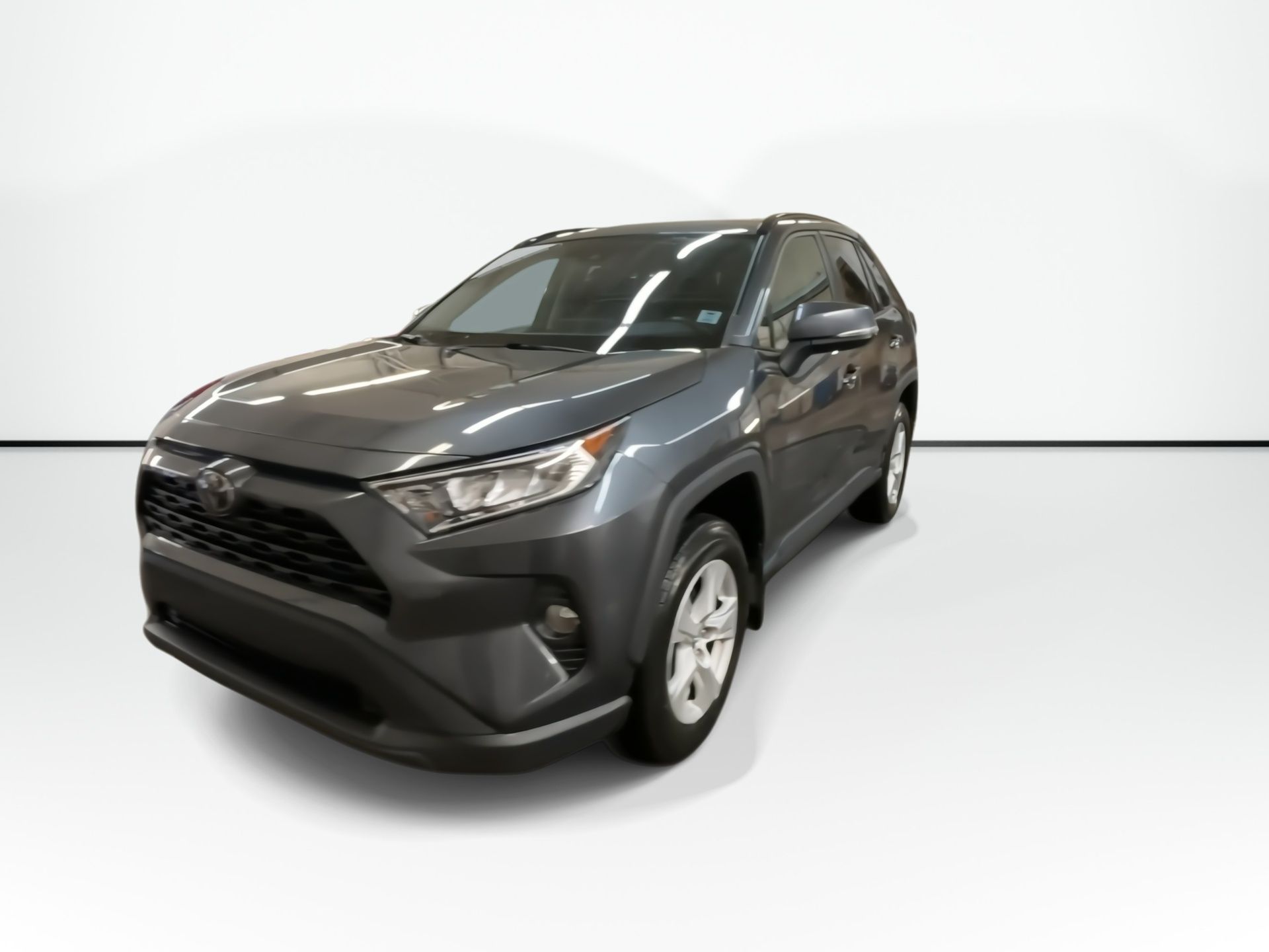 Photo 2021 Toyota RAV4 XLE #4