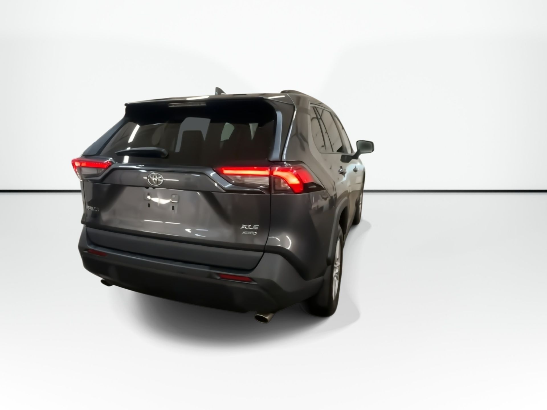 Photo 2021 Toyota RAV4 XLE #8
