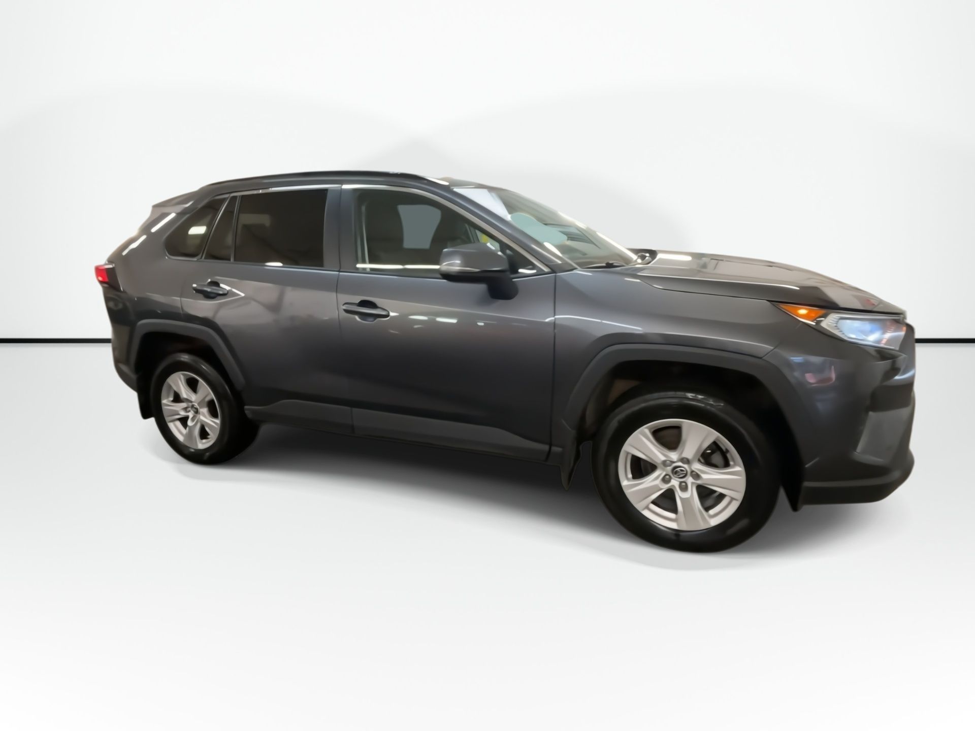 Photo 2021 Toyota RAV4 XLE #2